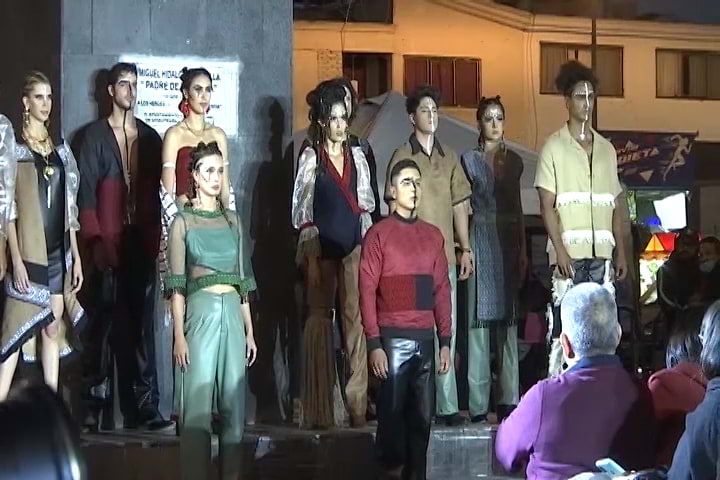 Realizan alumnos de la UTT el desfile de moda 