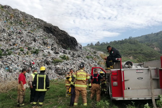 Controlan CEPC y bomberos incendio en tiradero de basura de Panotla