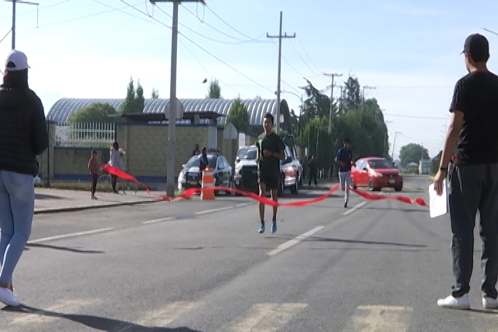 Promueven el atletismo con carrera en Nopalucan