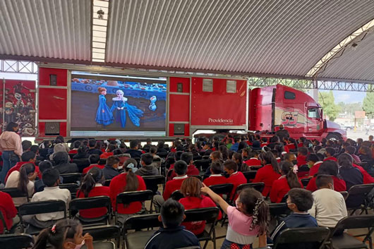 Realiza SEPE exitoso programa “Cine Escolar al Aire Libre”