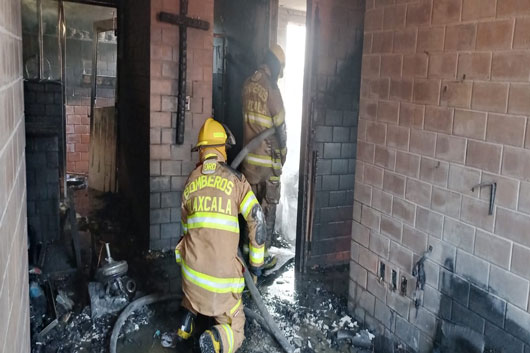 Sofoca cuerpo de bomberos incendio en Acuitlapilco