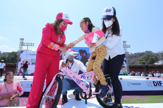 Celebró gobernadora Lorena Cuéllar y el SEDIF a niñas y niños en el Estadio Tlahuicole