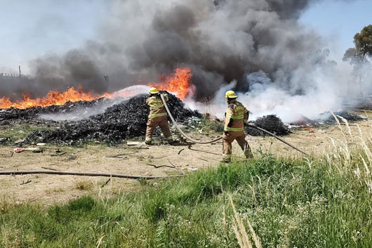 H. Cuerpo de Bomberos sofoca incendio en terreno baldío