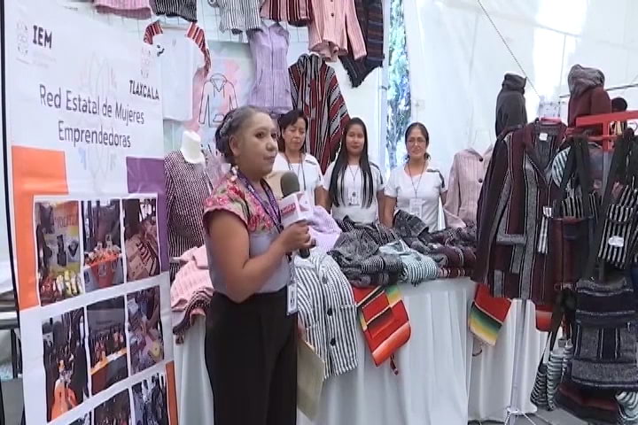 Ofrecen mujeres emprendedoras sus productos y servicios al interior de la “Gran Feria Tlaxcala 2022”