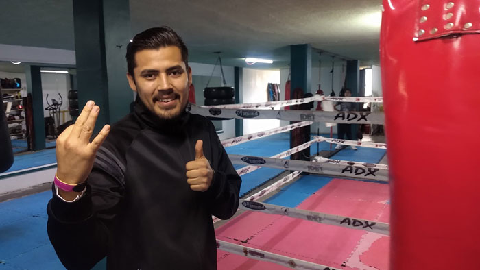 Brandon Velázquez sumó tercera victoria en el boxeo profesional