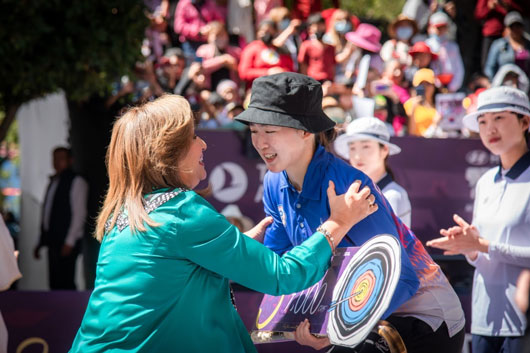 Galardonó gobernadora Lorena Cuéllar a campeonas de la modalidad arco recurvo femenil