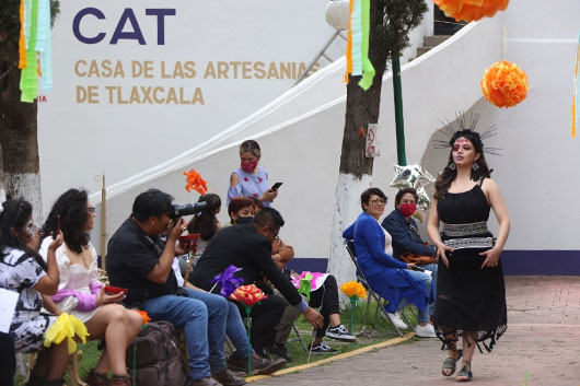 Impulsa CAT al sector artesanal con Pasarela de Rebozo