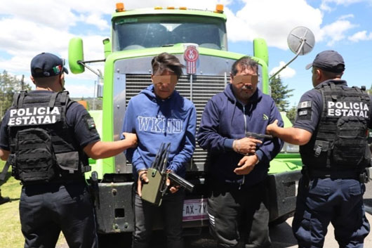 SSC frustra robo a tractocamión y detienen a dos masculinos