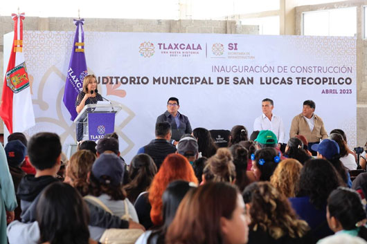 Gobernadora entregó tercera etapa de construcción del auditorio de Tecopilco