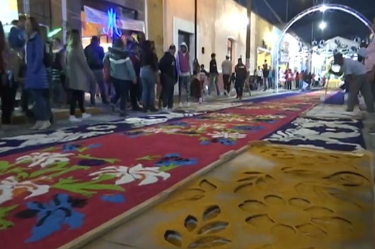 Celebran Huamantlecos la tradicional “Noche que Nadie Duerme”