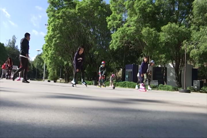 Se promueve el patinaje sobre ruedas en el parque de la juventud