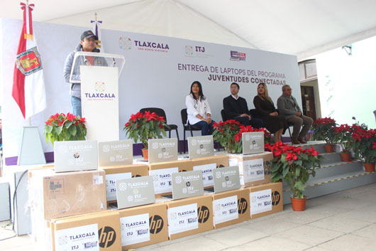 Entregó Instituto Tlaxcalteca de la Juventud laptops a universitarios