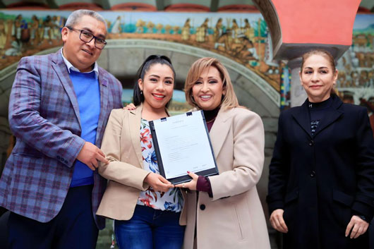 Entregó Gobernadora plazas a docentes de nivel básico