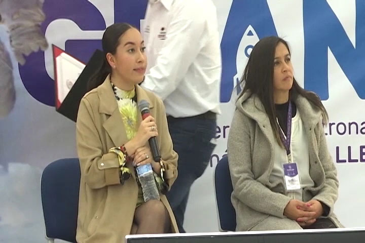 Visita Katya Echazarreta la Universidad Politécnica de Tlaxcala