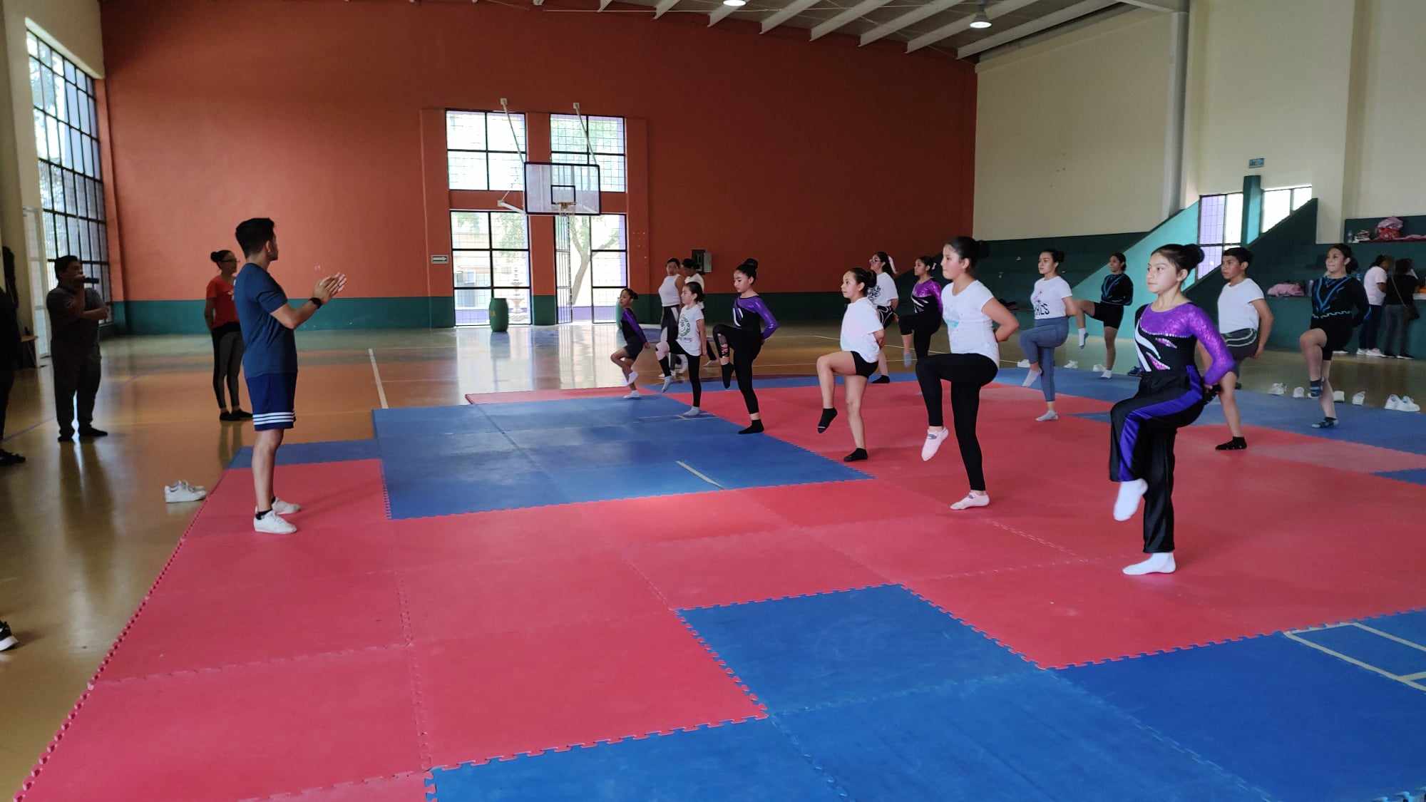 Se impartió curso en Gimnasia Aeróbica