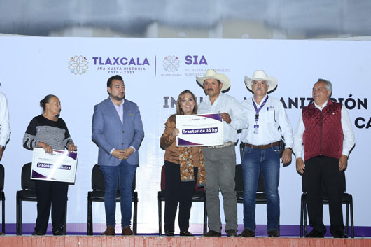 Entrega gobernadora apoyos del programa de impulso, mecanización y modernización del campo