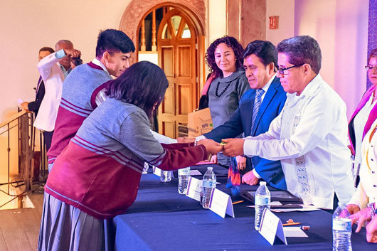 Reconocen a ganadores de concurso internacional de matemáticas en Singapur