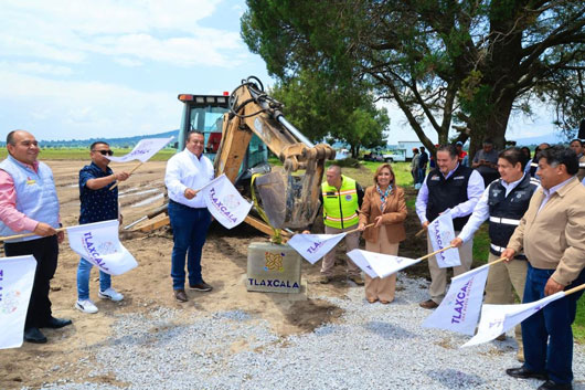 Coloca gobernadora primera piedra para la construcción del mercado de pirotecnia en Xaloztoc