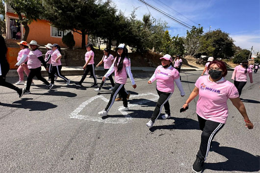 Realiza IDET carrera atlética de la mujer en Teacalco