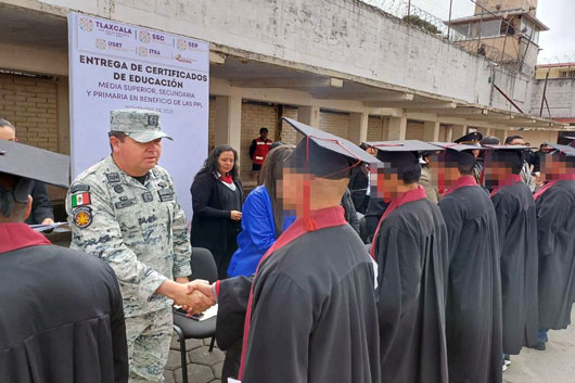 Entrega SSC certificados de estudios a población penitenciaria