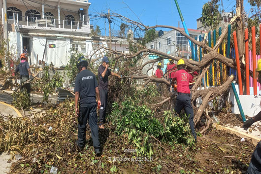 Brinda SSC ayuda humanitaria a Acapulco por afectaciones de OTIS