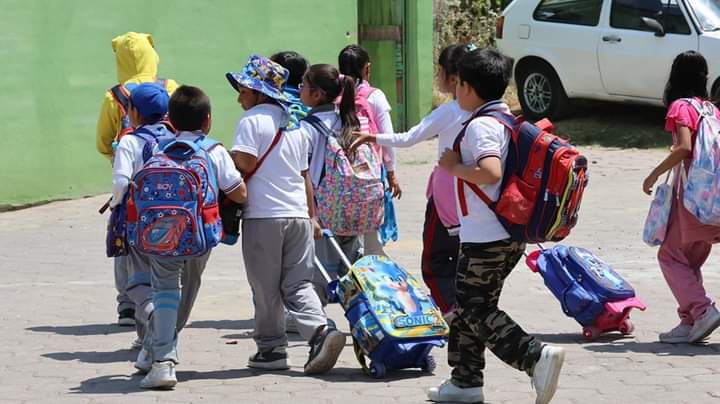 Regresan a clases más de 258 mil alumnos de educación básica en Tlaxcala