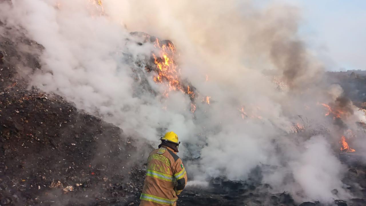 Atiende Gobierno Estatal conato de incendio en relleno sanitario de Panotla