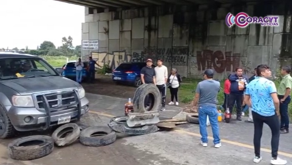 Bloqueo en Libramiento Tlaxcala y Gasoducto generó retrasos en automovilistas