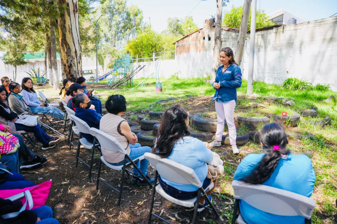 Recorre Fernanda Espinosa de los Monteros Unidad de Bienestar para tu Nutrición en Acuitlapilco