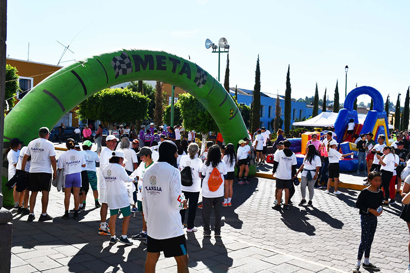 Participan 550 personas en la carrera “Trota o camina junto con papá