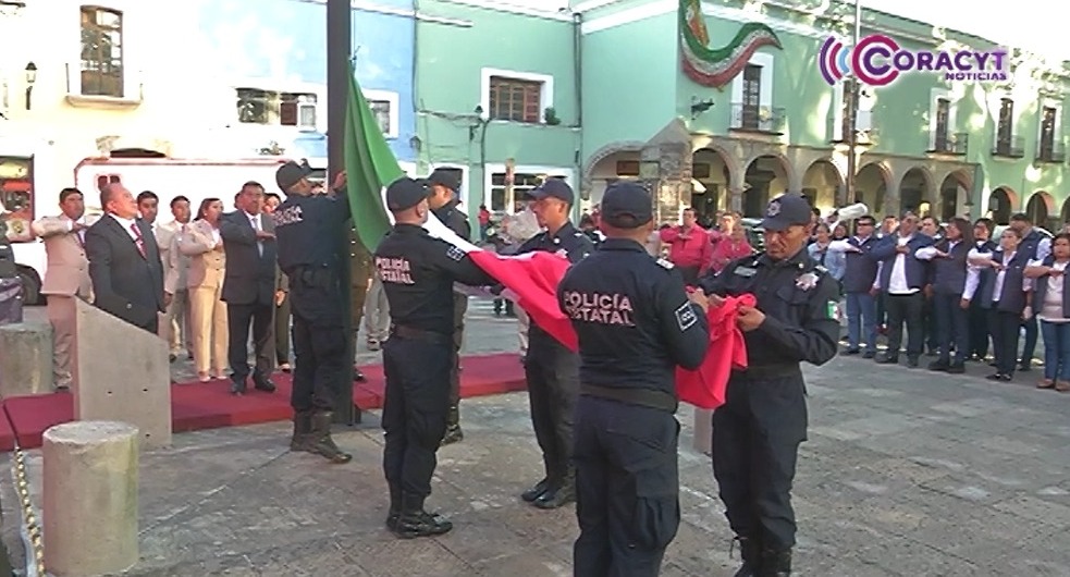 Rindió SIA y ayuntamiento de Cuaxomulco honores a la bandera