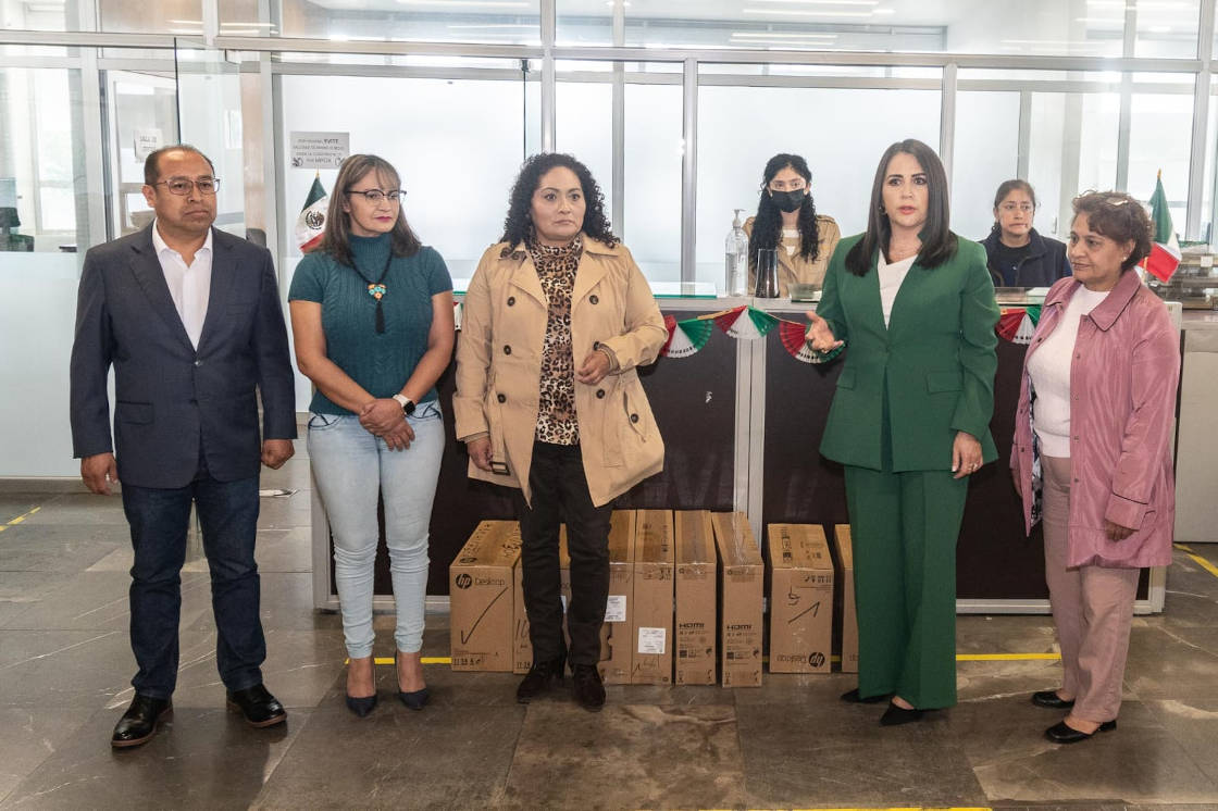 Inicia presidenta del Poder Judicial la entrega de 300 equipos de cómputo