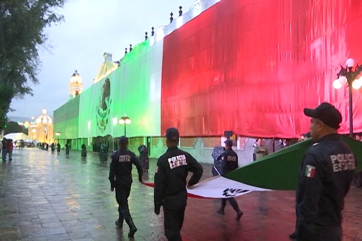 Encabezó UPTx y Ayuntamiento de Xaltocan arrío de la bandera nacional