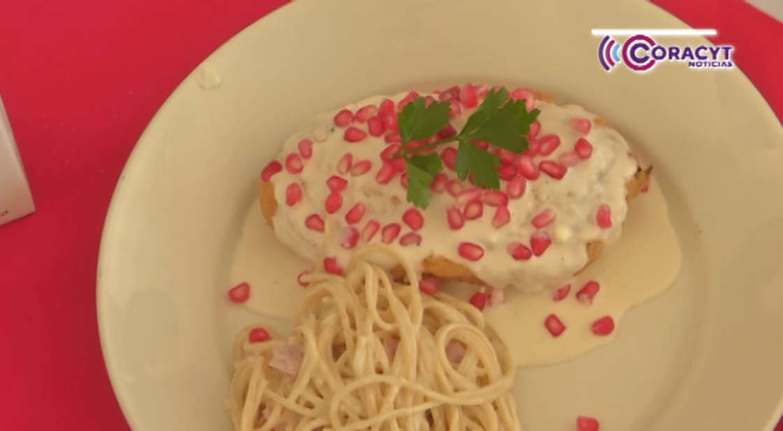 Chiles en nogada con toque tlaxcalteca conquistaron paladares en Teolocholco
