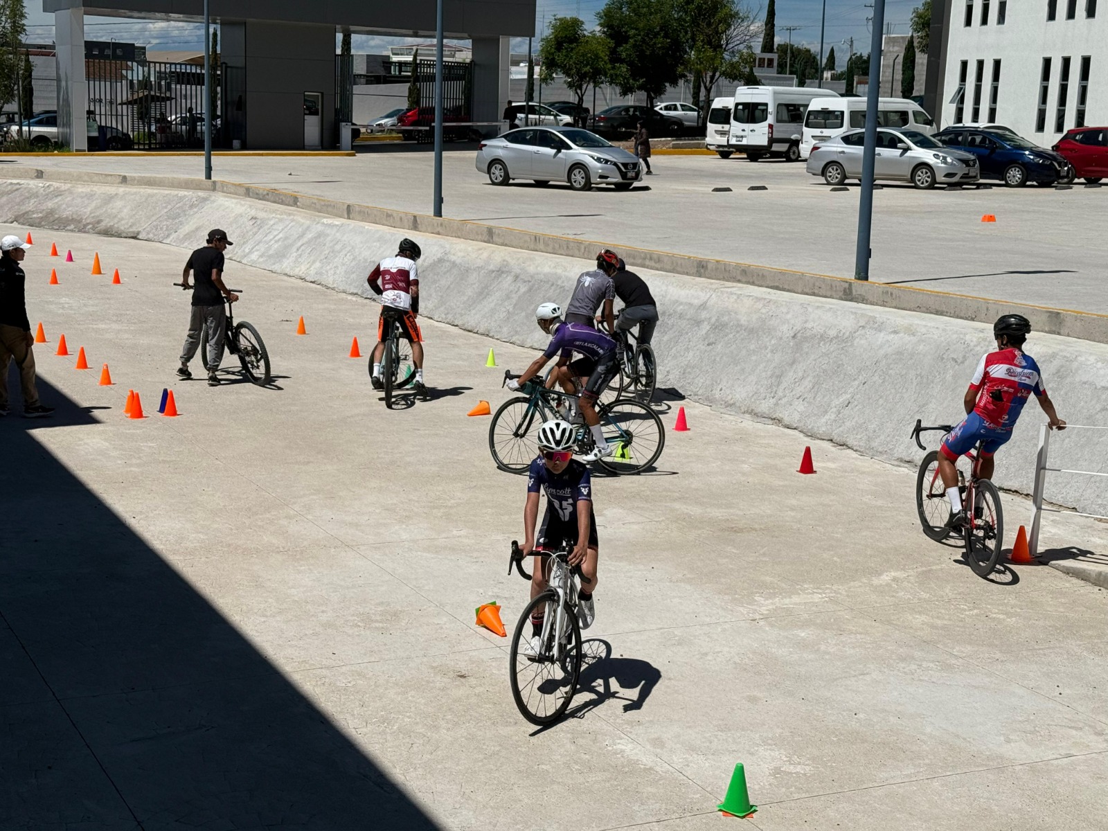 Ciclistas tlaxcaltecas se preparan rumbo a competencias nacionales