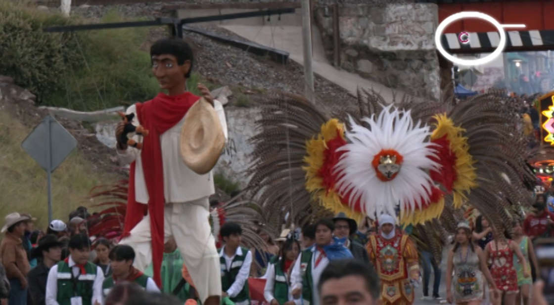 Pese a la lluvia, familias disfrutaron el “Desfile de Burladeros” en Huamantla