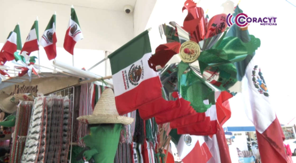 Inician comerciantes de temporada ventas del mes patrio 