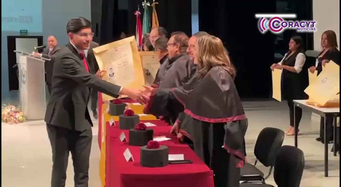 La UATx entregó títulos a 558 nuevos profesionistas