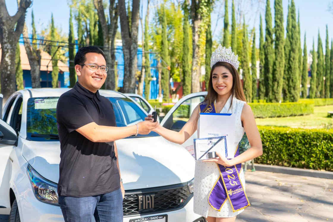 Entregan automóvil del sorteo de “Tlaxcala, la Feria de Ferias 2025” al ganador Humberto López