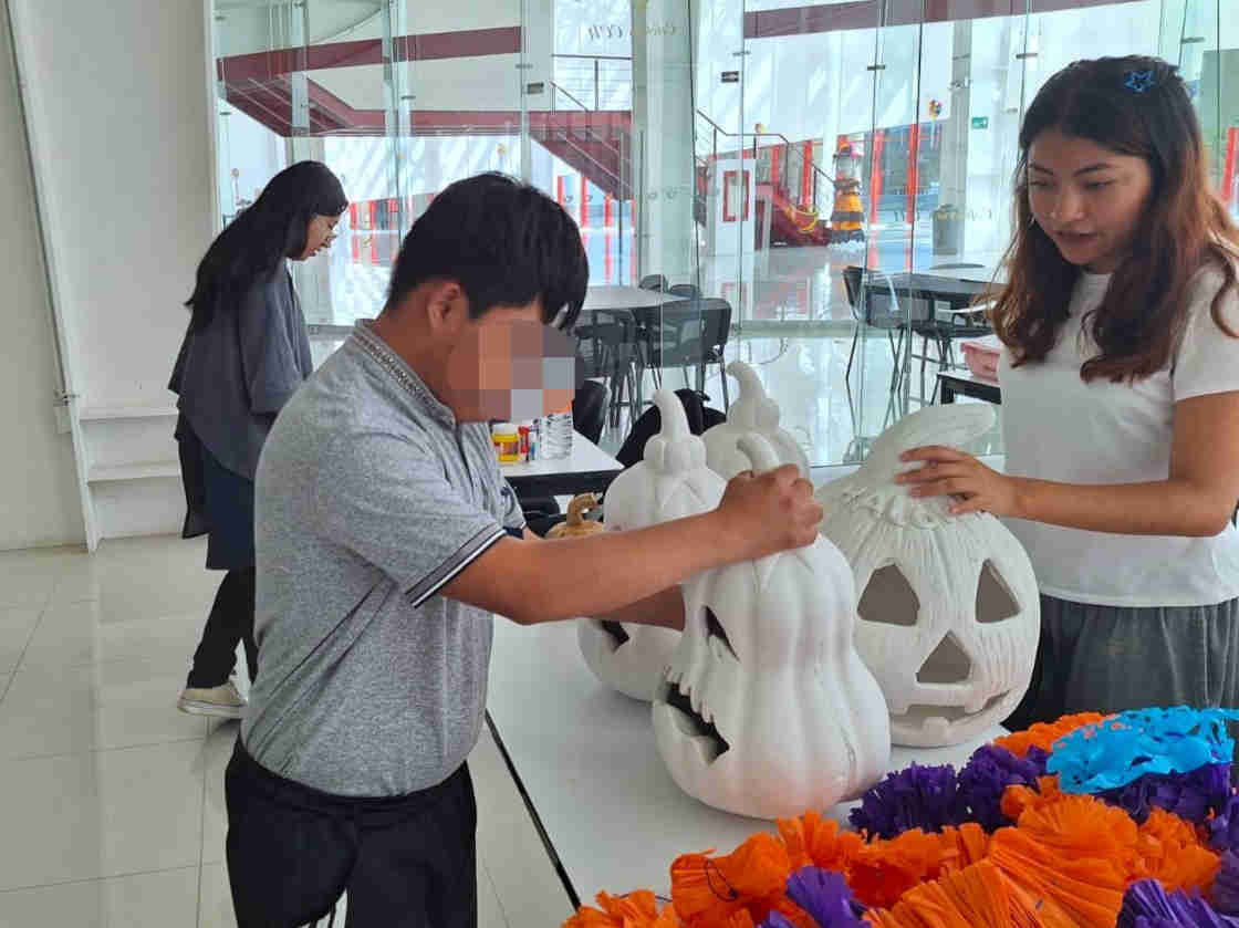 Ofrece Desarrollo Humano UATx atención especial a través del Club-21 Vida Independiente