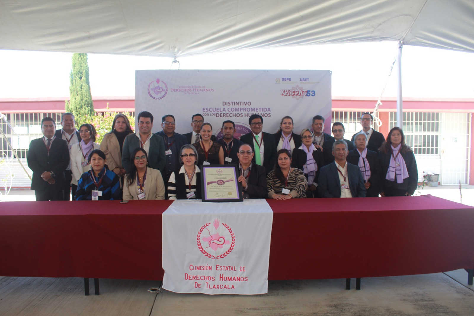 Entregó la CEDHT el Distintivo Escuela Comprometida con los Derechos Humanos a la secundaria técnica No. 53 “Matlalcuéyetl” de Apizaco