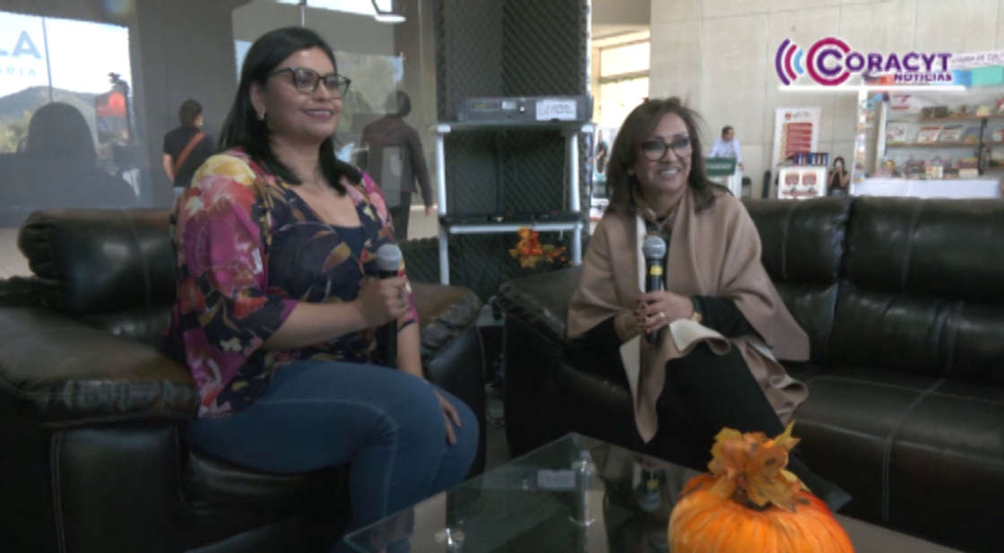 Visitó gobernadora Lorena Cuéllar la cabina de Radio Tlaxcala instalada en la feria