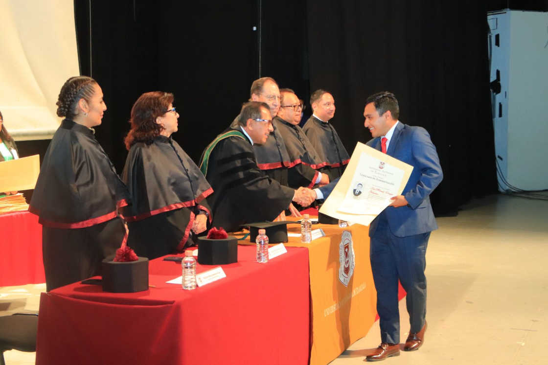 Entregó UATX a la sociedad a 957 nuevos profesionistas de licenciatura y posgrado