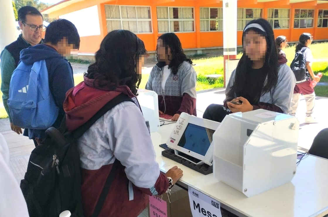 Con urnas electrónicas, más de 15 mil estudiantes tlaxcaltecas han ejercitado su derecho a votar: INE