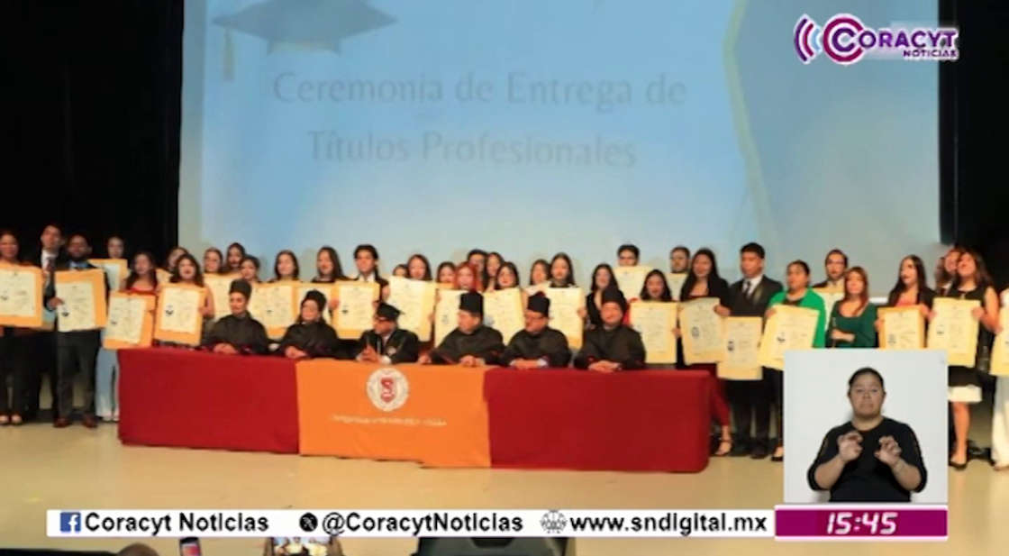 Entregó UATx títulos a 957 egresados de licenciaturas y posgrados