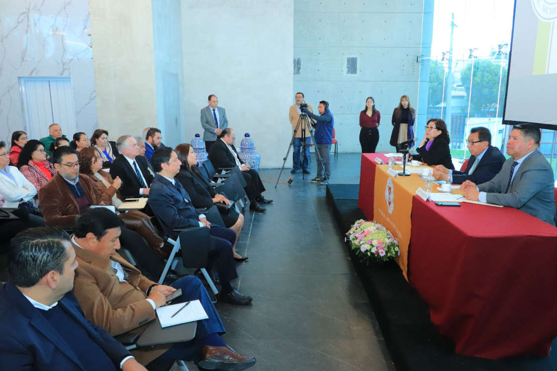 Reunión de seguimiento de la actualización de los programas educativos de posgrado