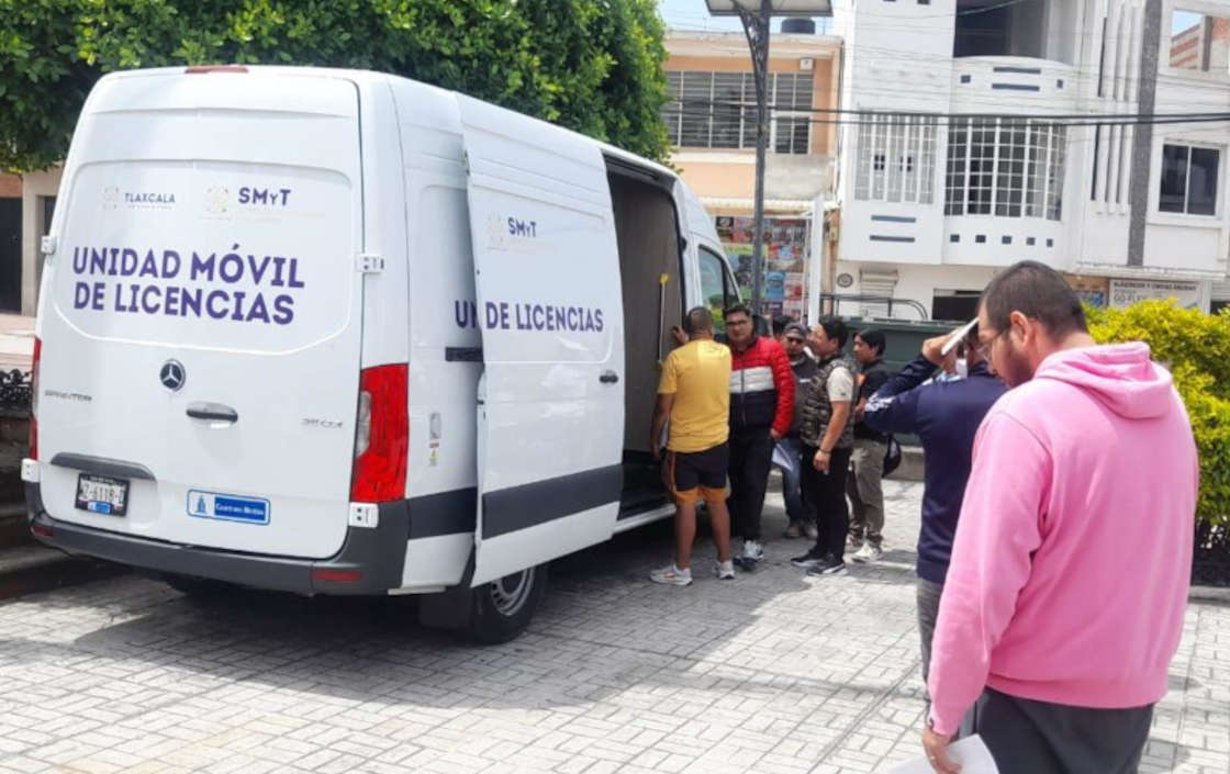 Expide unidad móvil de la Secretaría de Movilidad más de mil 200 licencias de conducir