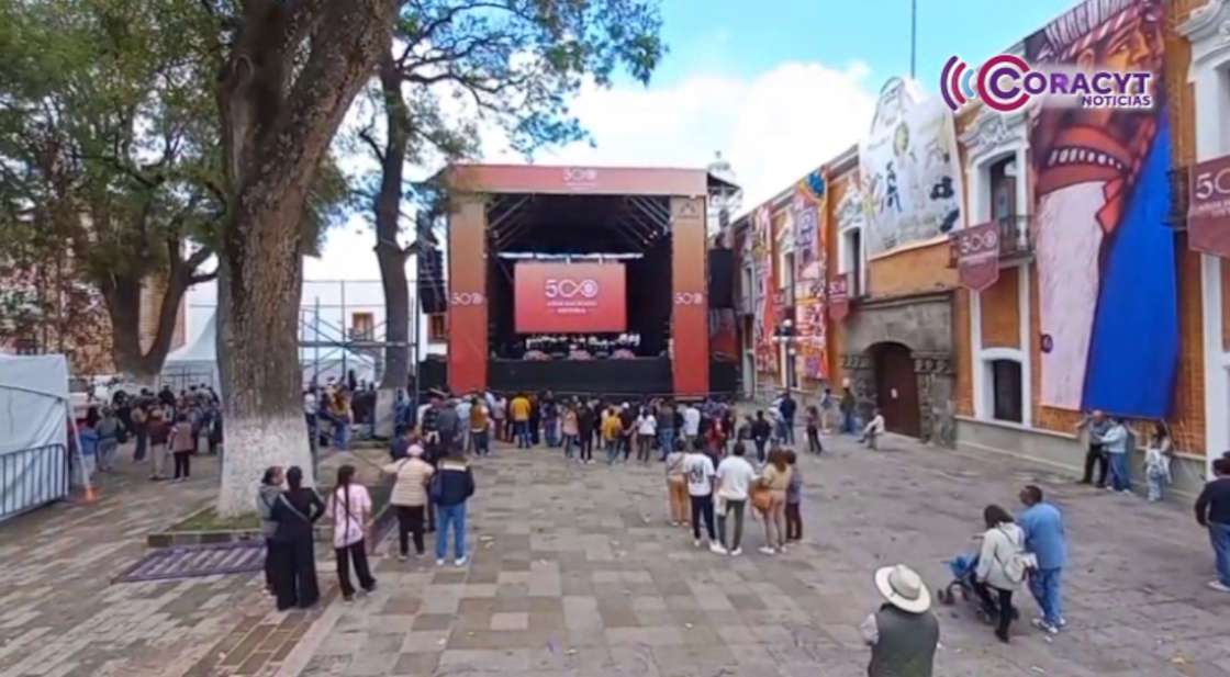 El Coro de Voces Yumhu llenó de orgullo la Plaza de la Constitución