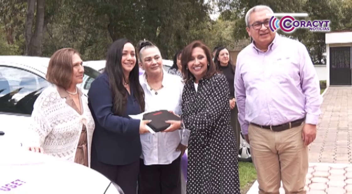 Reconoció gobierno estatal a trabajadores de la educación con entrega de autos 