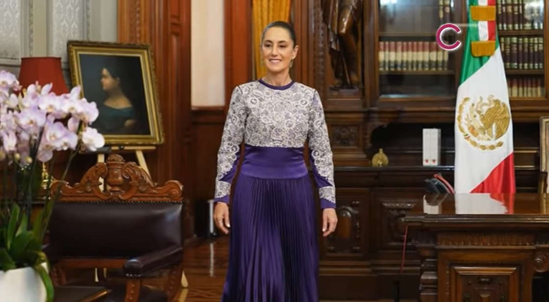 Lució Presidenta de México vestido bordado por artesana tlaxcalteca en el Grito de Independencia 